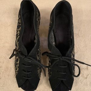 Women’s ballroom shoes